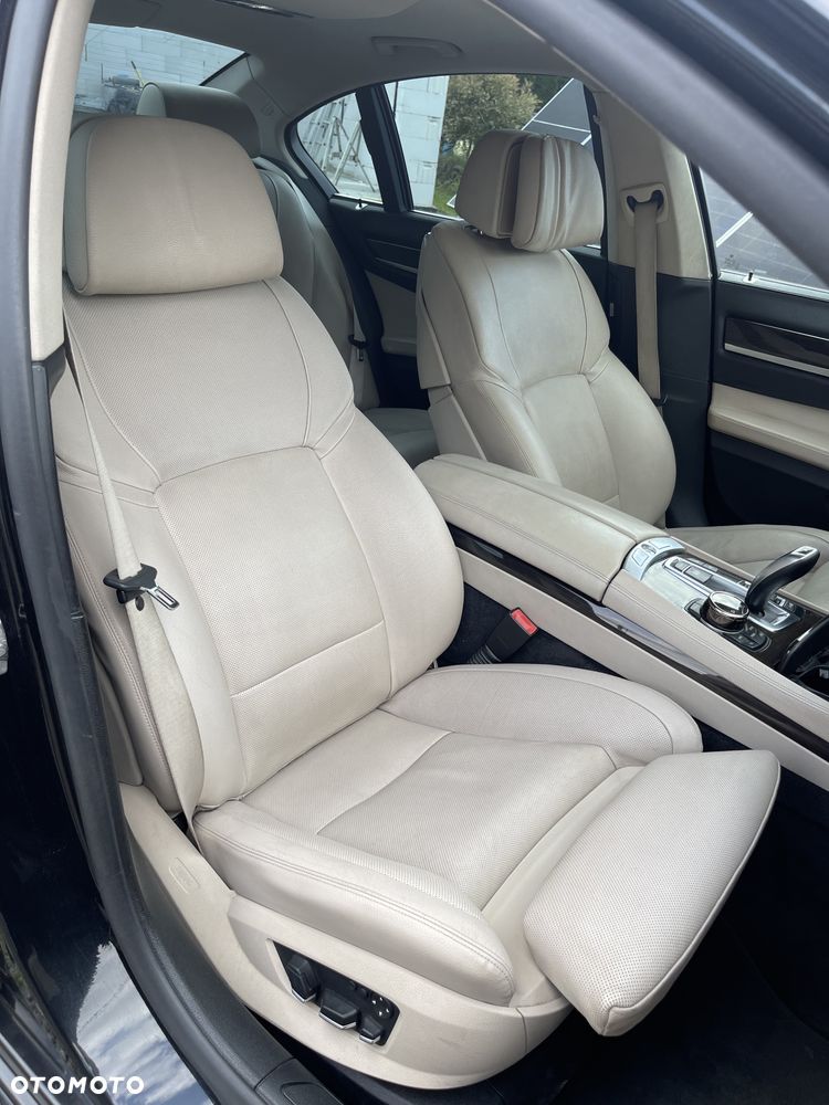 BMW Seria 7 740d xDrive - 25