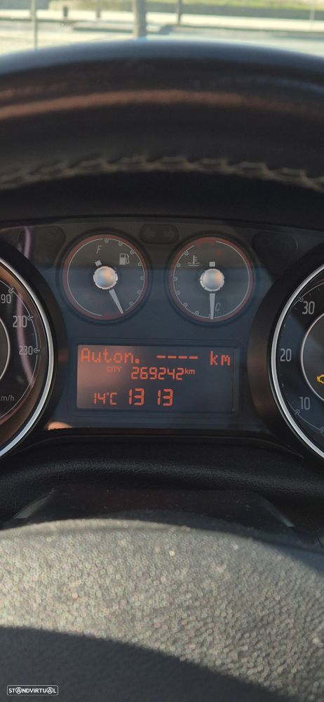 Fiat Punto 1.3 M-Jet Lounge S&S - 13