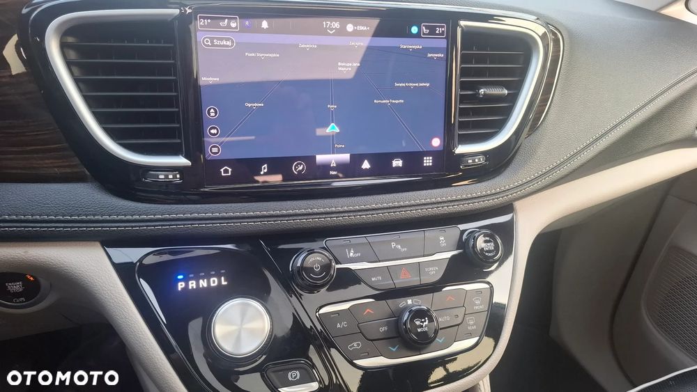 Chrysler Pacifica - 30