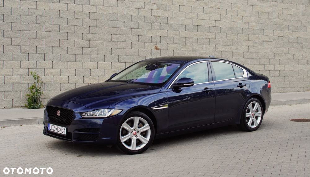 Jaguar XE 25t Prestige - 8