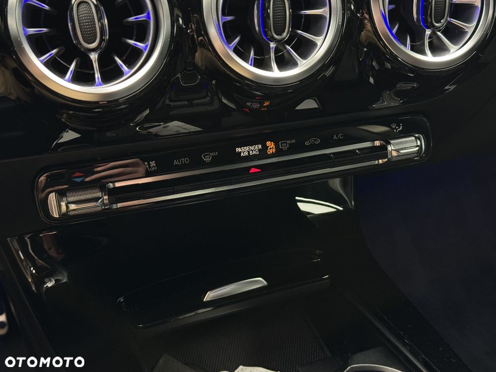 Mercedes-Benz CLA 200 AMG Line 7G-DCT - 25
