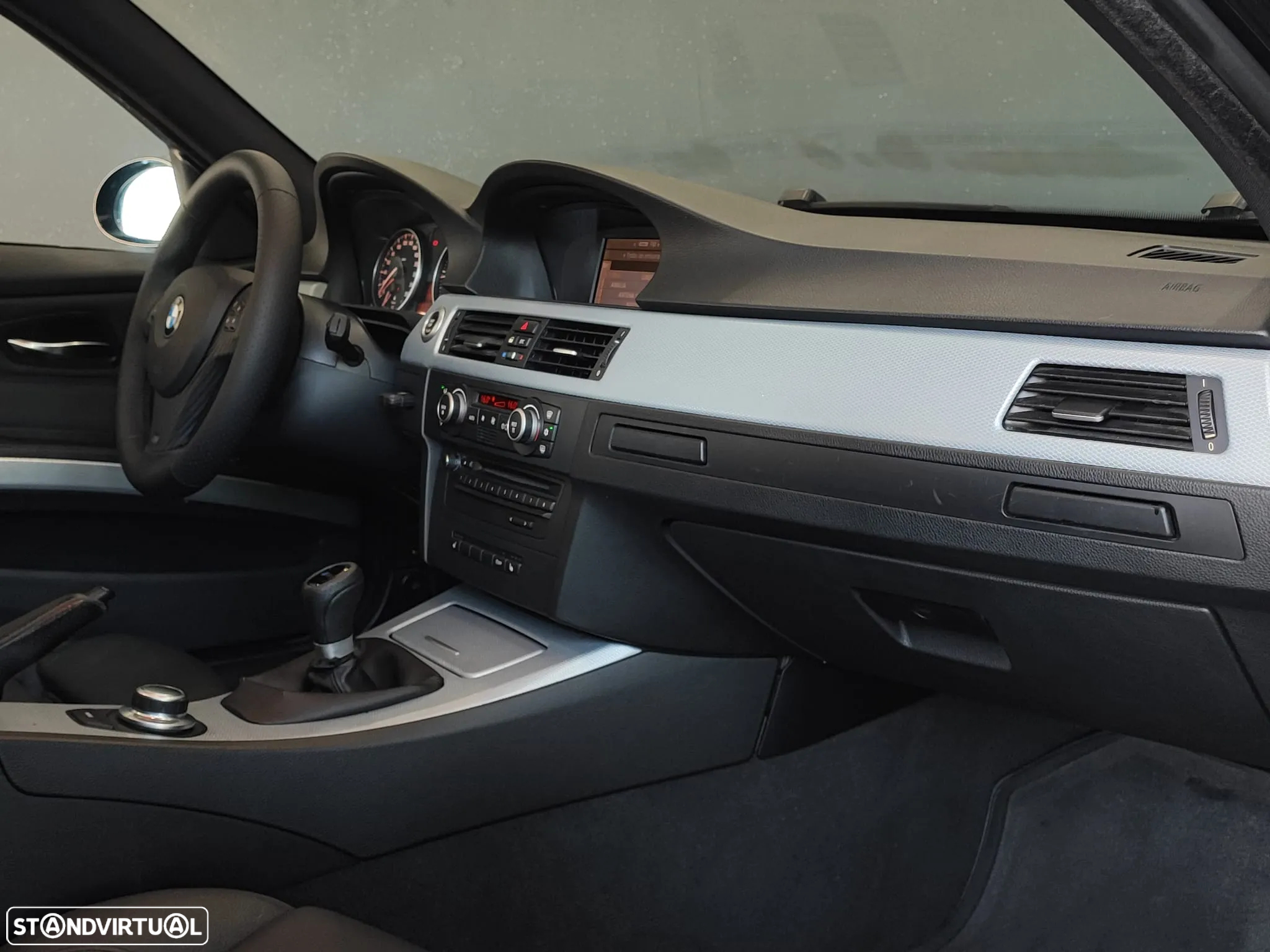 BMW 320 d Touring Navigation Sport - 33