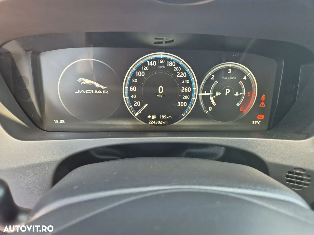 Jaguar F-Pace 20d AWD Portfolio - 13