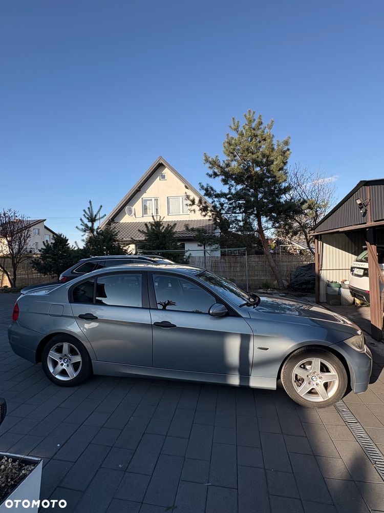 BMW Seria 3 318i - 4