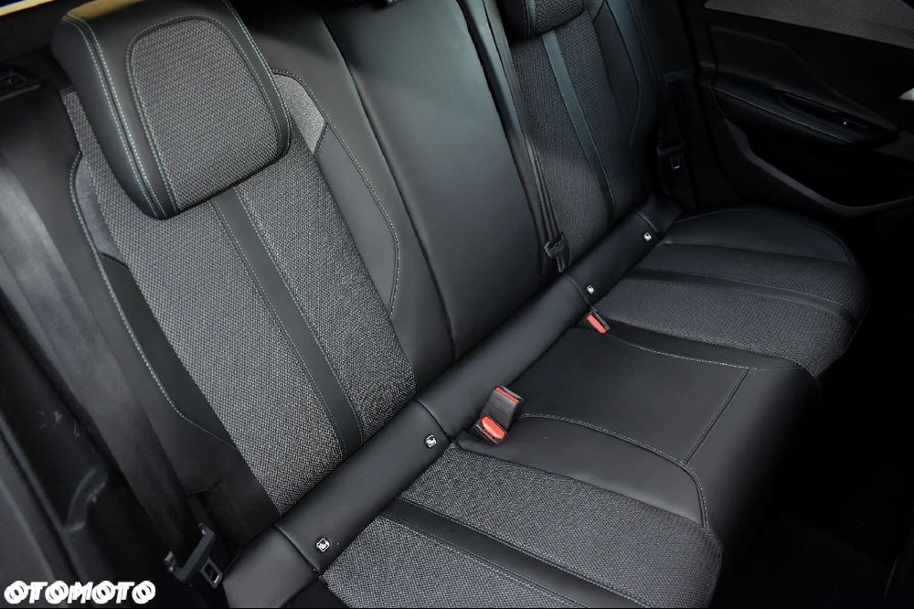 Peugeot 308 180 e-EAT8 GT - 32