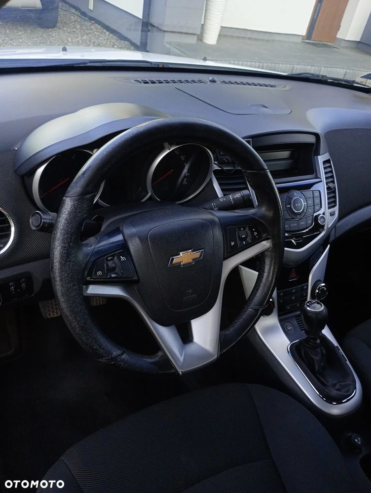 Chevrolet Cruze 1.8 LT - 9
