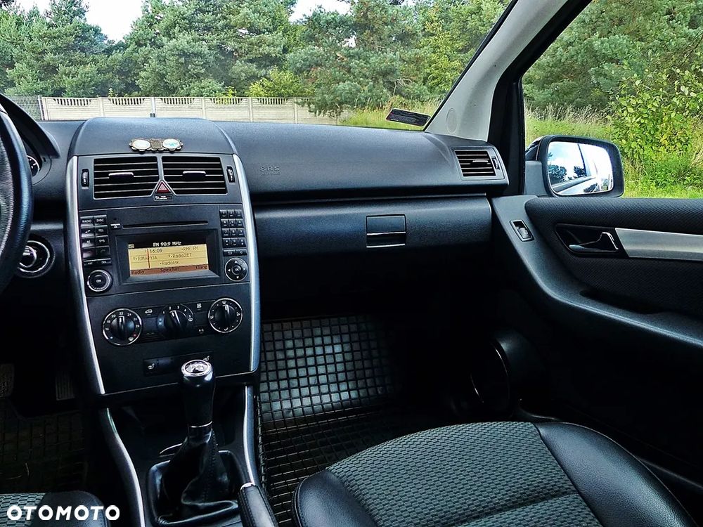 Mercedes-Benz Klasa A 160 BlueEFFICIENCY Elegance - 37