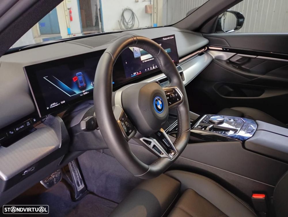 BMW 530 e Pack Desportivo M - 14