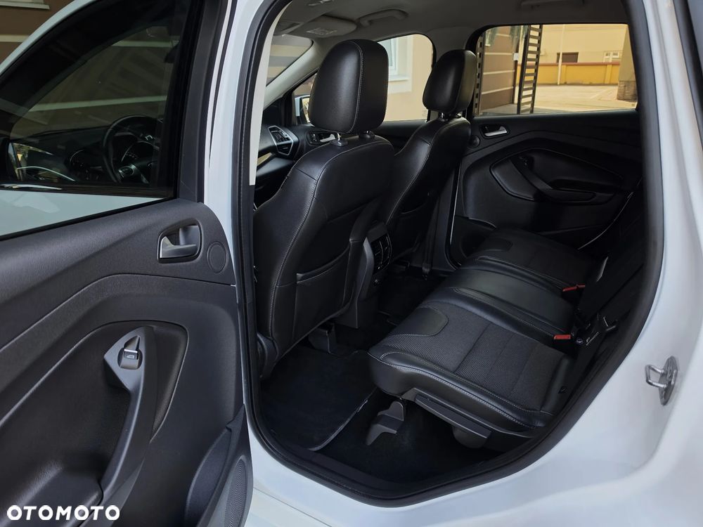 Ford Kuga 2.0 TDCi 2x4 ST-Line - 40