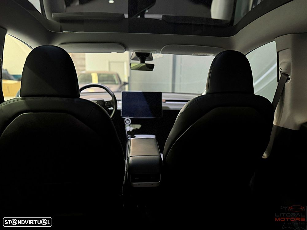 Tesla Model Y Long Range Dual Motor AWD - 38