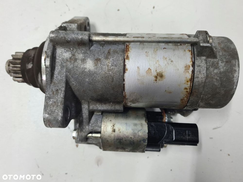 VW T6.1 rozrusznik 02Z911024B - 2