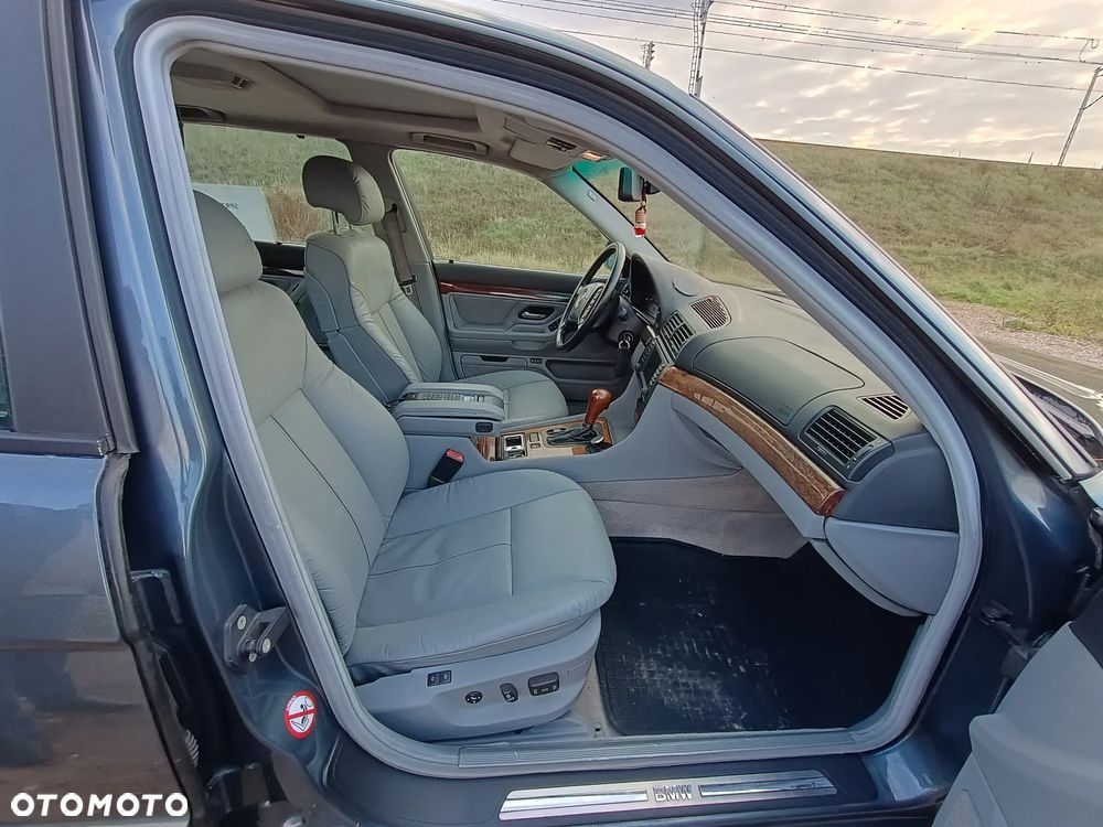 BMW Seria 7 740iL - 11
