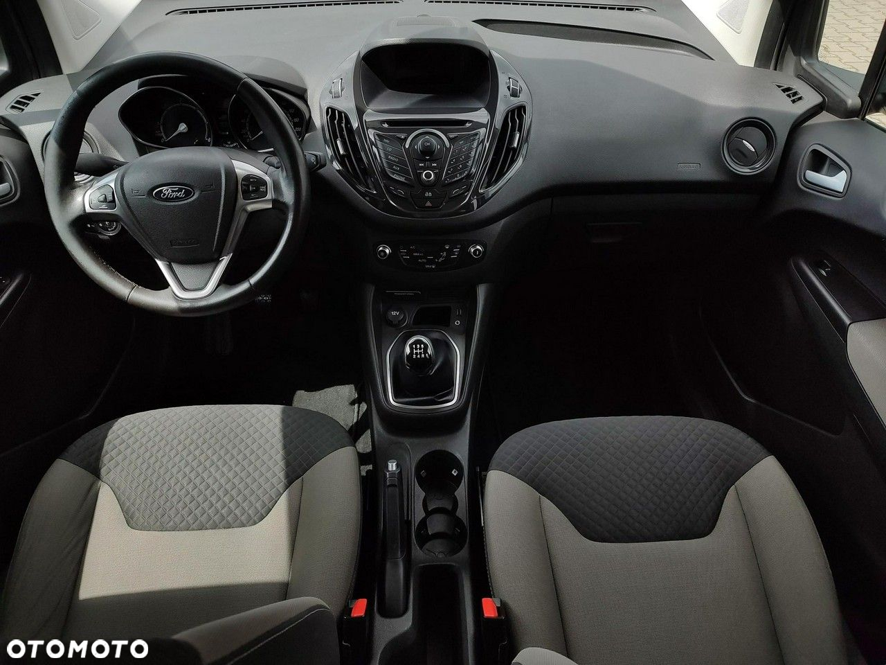 Ford Tourneo Courier - 28
