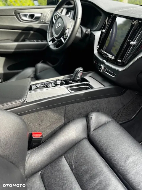 Volvo XC 60 B4 B R-Design - 14