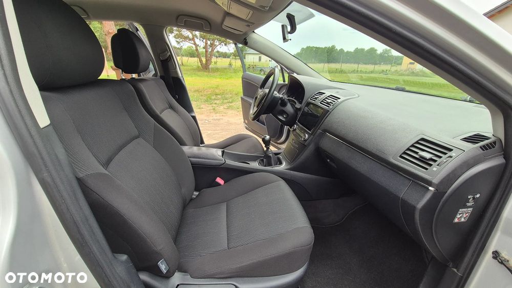 Toyota Avensis 1.8 Luna - 11