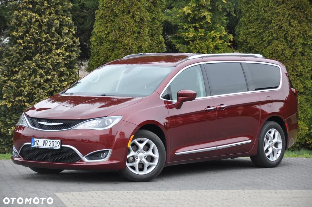 Chrysler Pacifica - 1