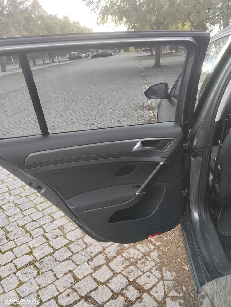 VW Golf Variant 1.6 TDi Confortline DSG - 11