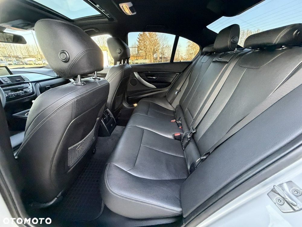 BMW Seria 3 318d M Sport - 33