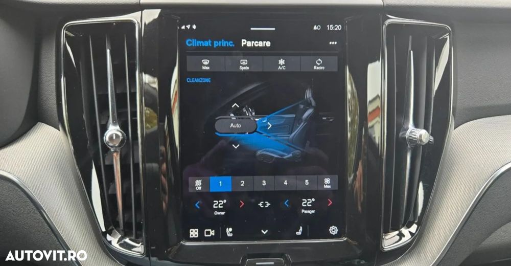 Volvo XC 60 B4 MHEV AWD R-Design - 22