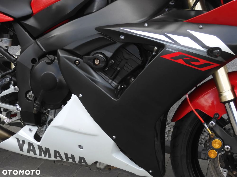 Yamaha R1 - 5