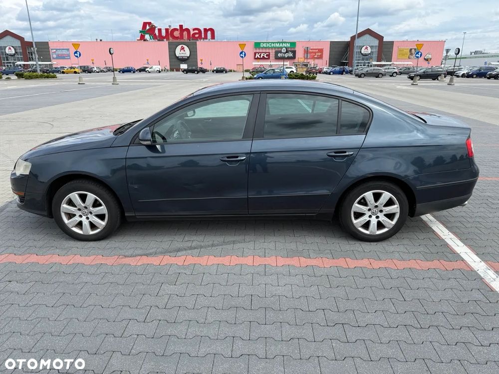 Volkswagen Passat - 4