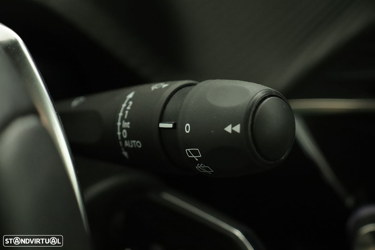 Peugeot 2008 1.2 PureTech Allure EAT8 - 20