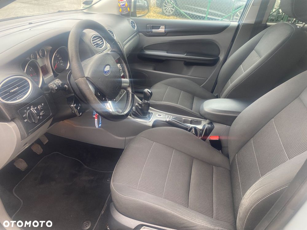 Ford Focus 1.8 FF Ghia - 19