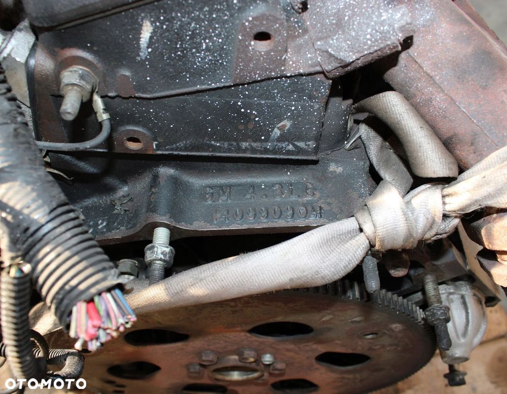 SILNIK BENZYNOWY VOLVO PENTA  4.3 V6 LG - 6