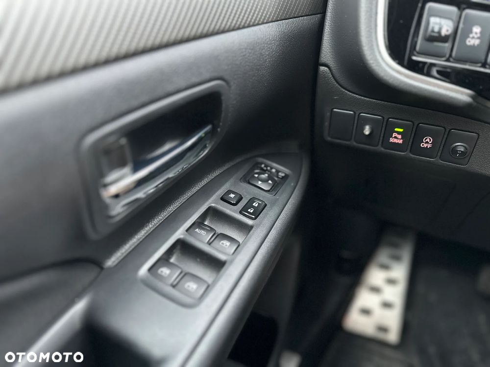 Mitsubishi Outlander 2.0 Intense Comfort 4WD CVT - 14