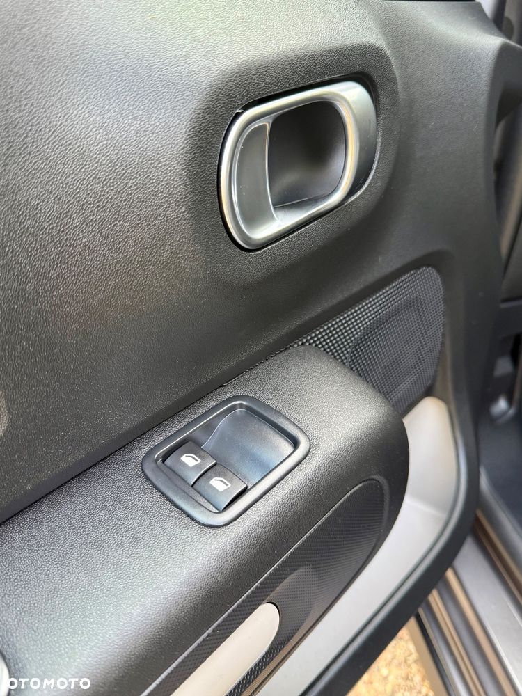 Citroën C3 1.2 PureTech Shine - 28