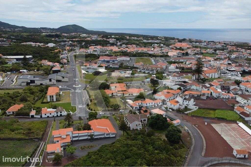 Terreno Urbanizável com 4708,05 m2 no centro da Madalena do Pico - Grande imagem: 3/8