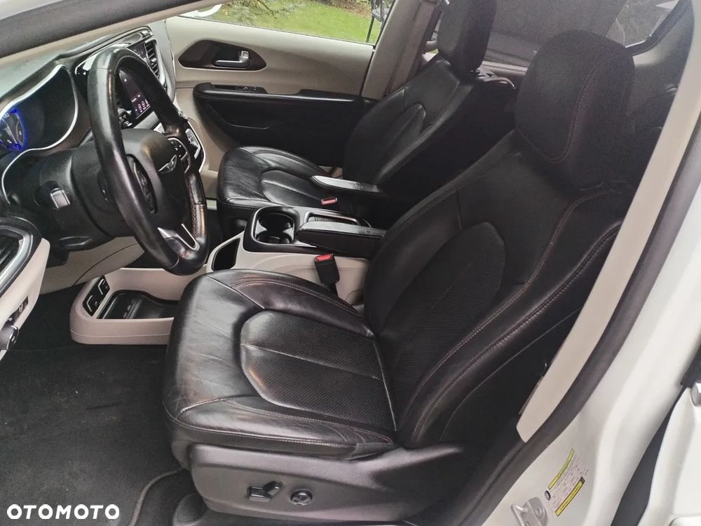 Chrysler Pacifica - 12