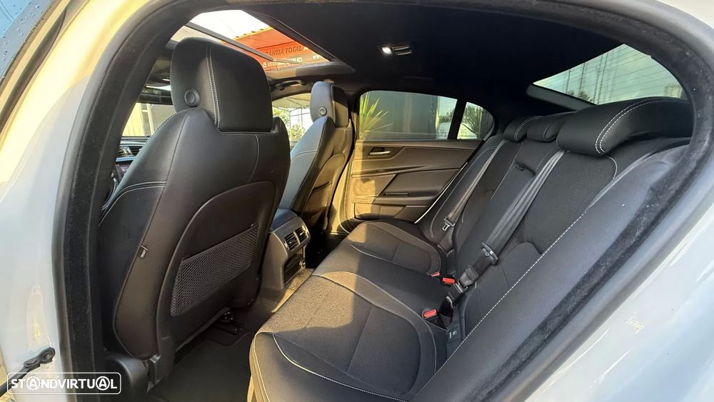 Jaguar XE 2.0 D R-Sport Aut. - 18