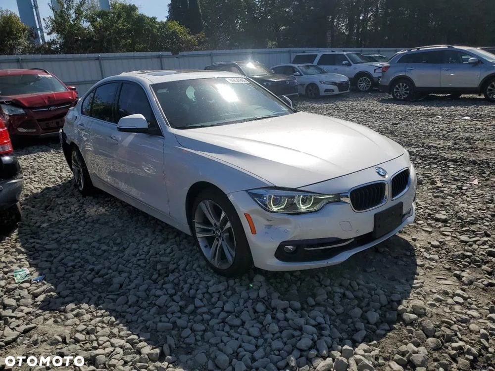 BMW Seria 3 330i xDrive Advantage - 5