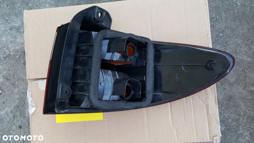 Toyota Previa 00-03 Lampa Tylna Tył Lewa - 2