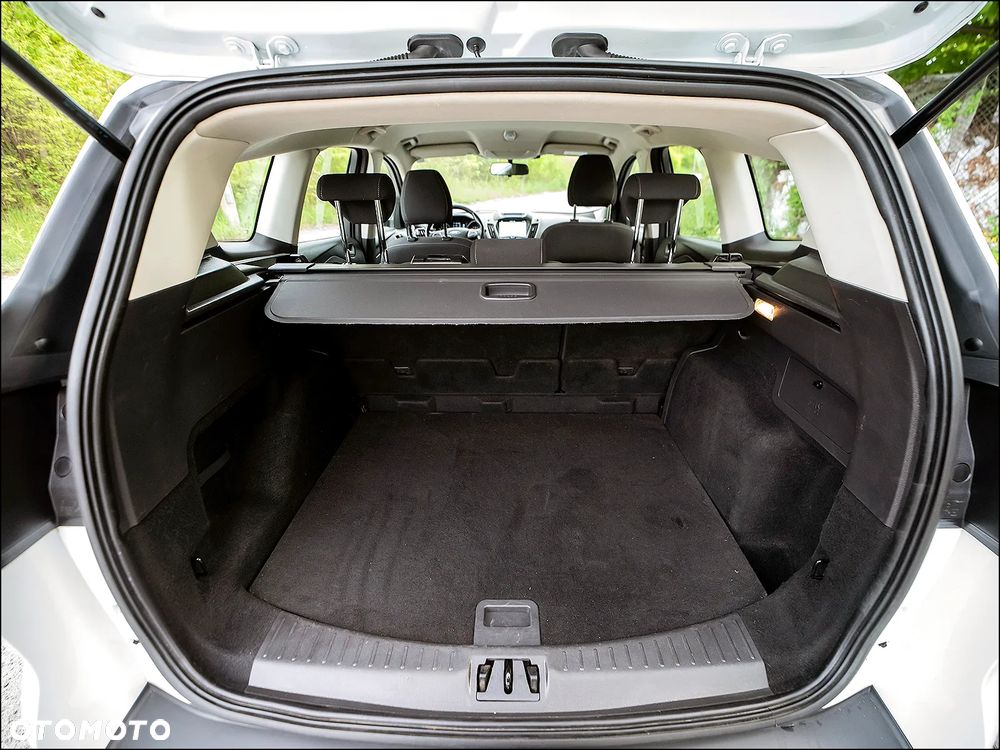 Ford Kuga - 36