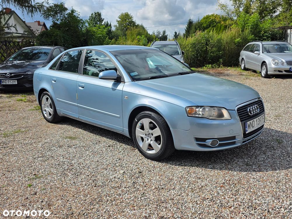 Audi A4 Limousine - 4