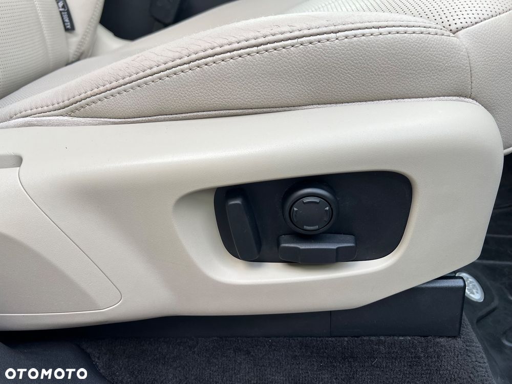 Land Rover Discovery 2.0 SD4 SE - 36