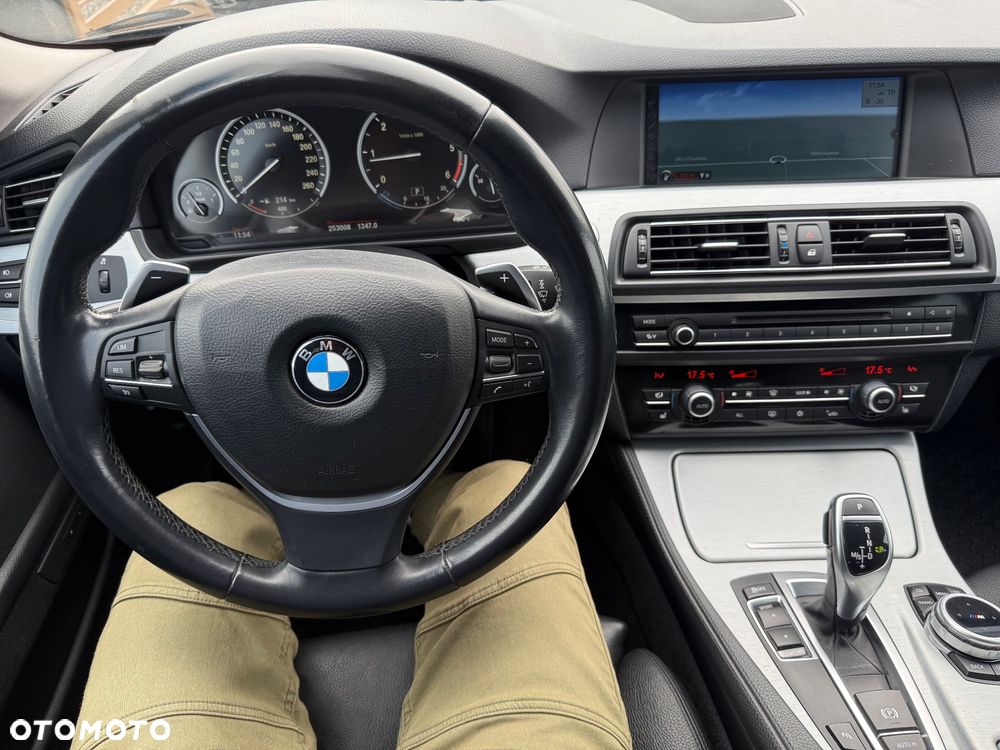 BMW Seria 5 525d Sport-Aut Luxury Line - 14