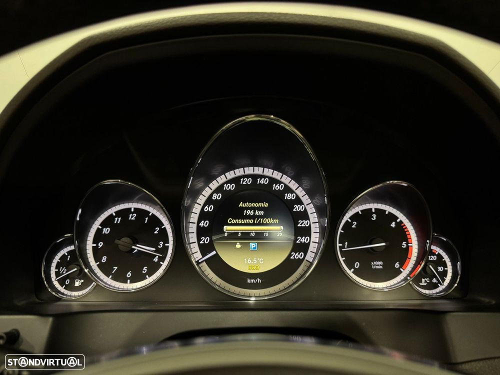 Mercedes-Benz E 220 CDi Avantgarde BlueEfficiency - 47