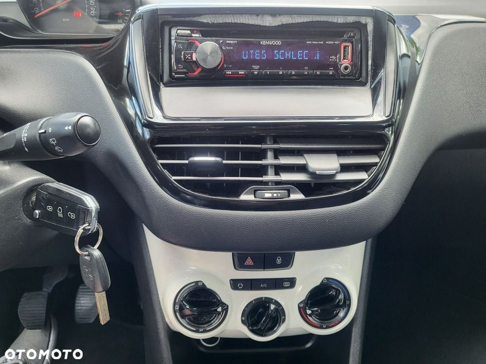 Peugeot 208 - 33