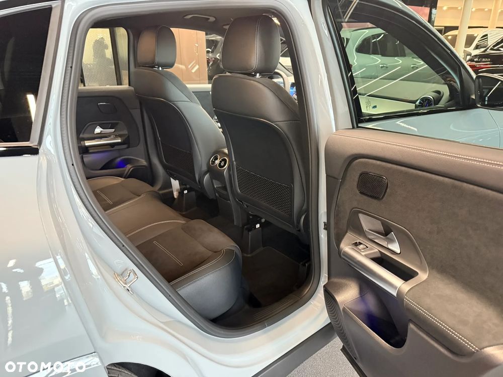 Mercedes-Benz GLA - 30