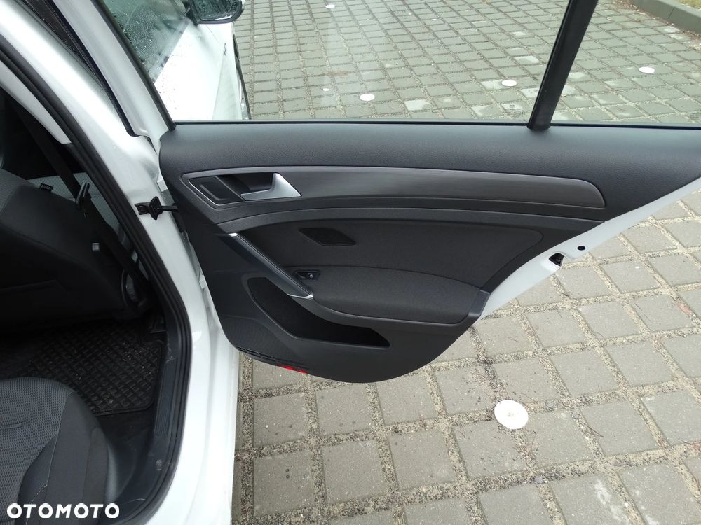 Volkswagen Golf 1.5 TSI BlueMotion ACT Comfortline - 32