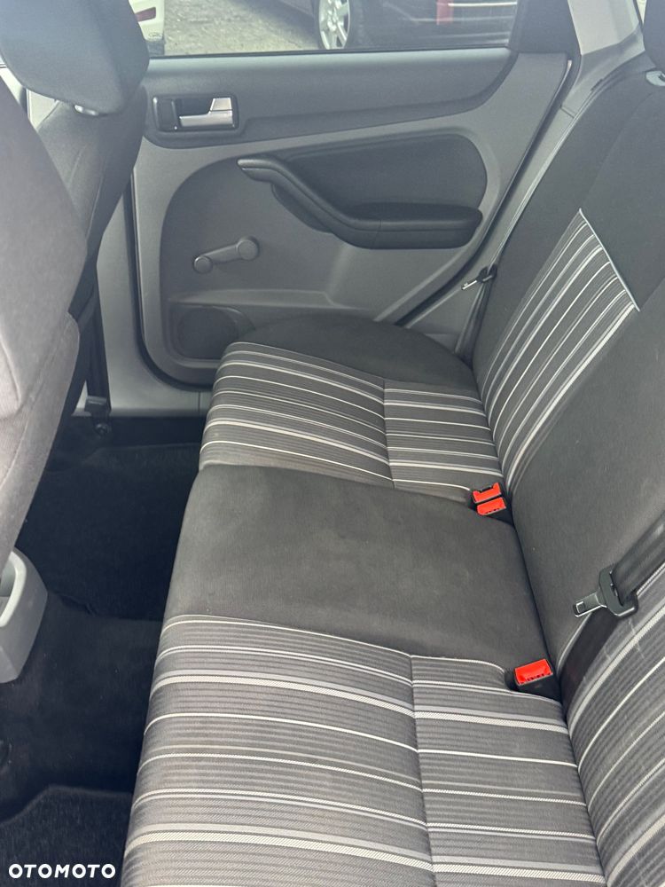 Ford Focus 1.6 Ambiente - 18