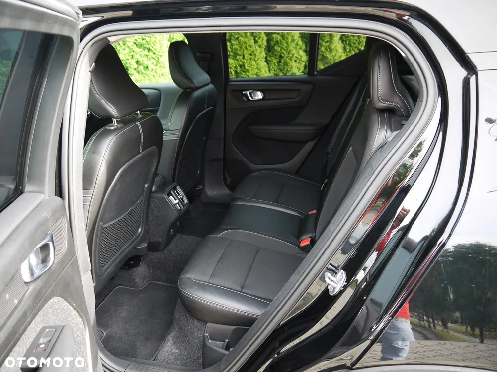 Volvo XC 40 T3 Momentum - 24
