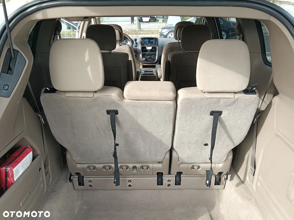 Chrysler Town & Country - 15