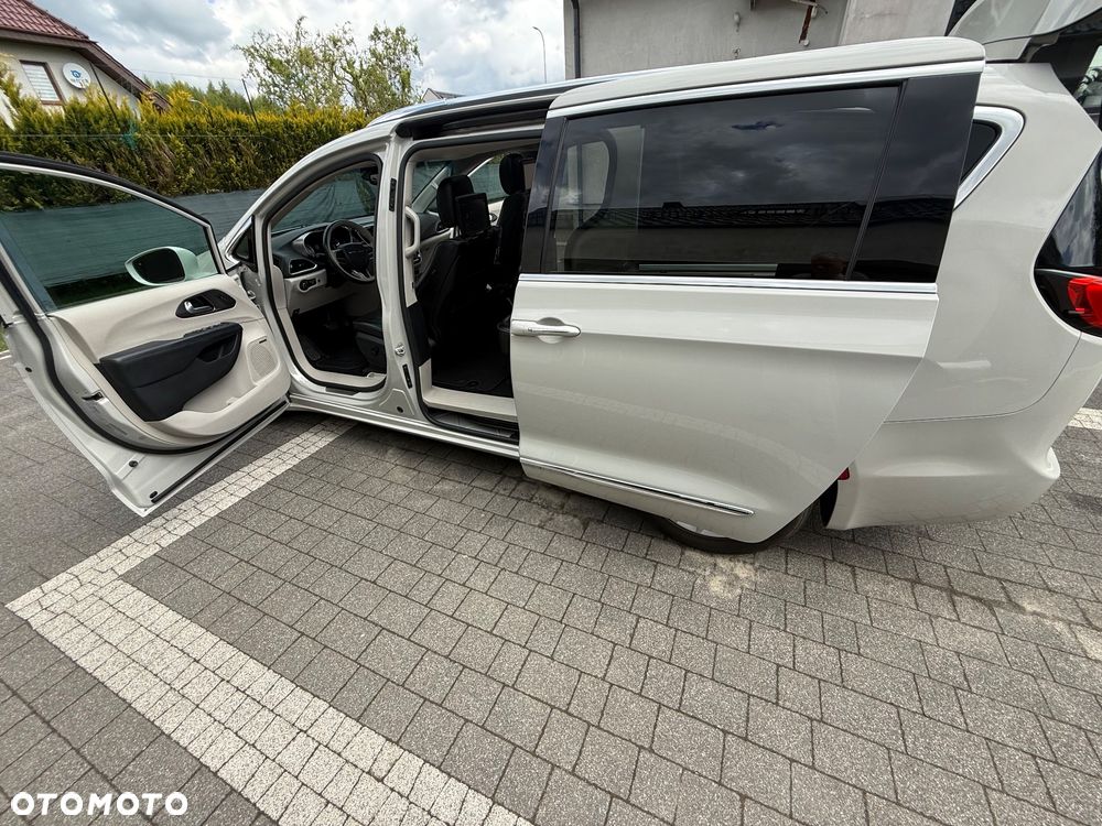 Chrysler Pacifica - 17