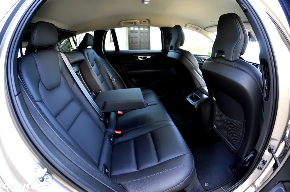 Volvo V60 B4 D Momentum Pro - 22