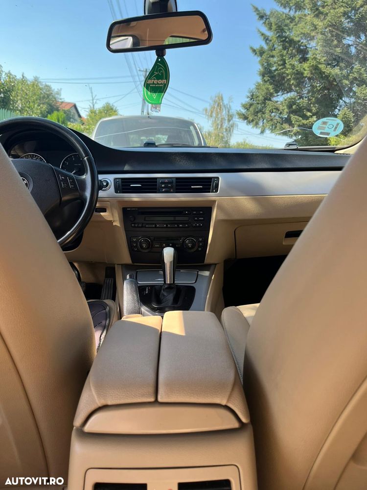 BMW Seria 3 320i Aut. - 4