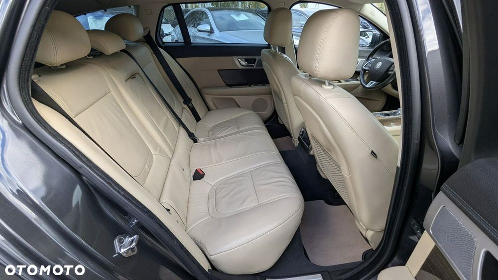 Jaguar XF 2.2 D Luxury - 20